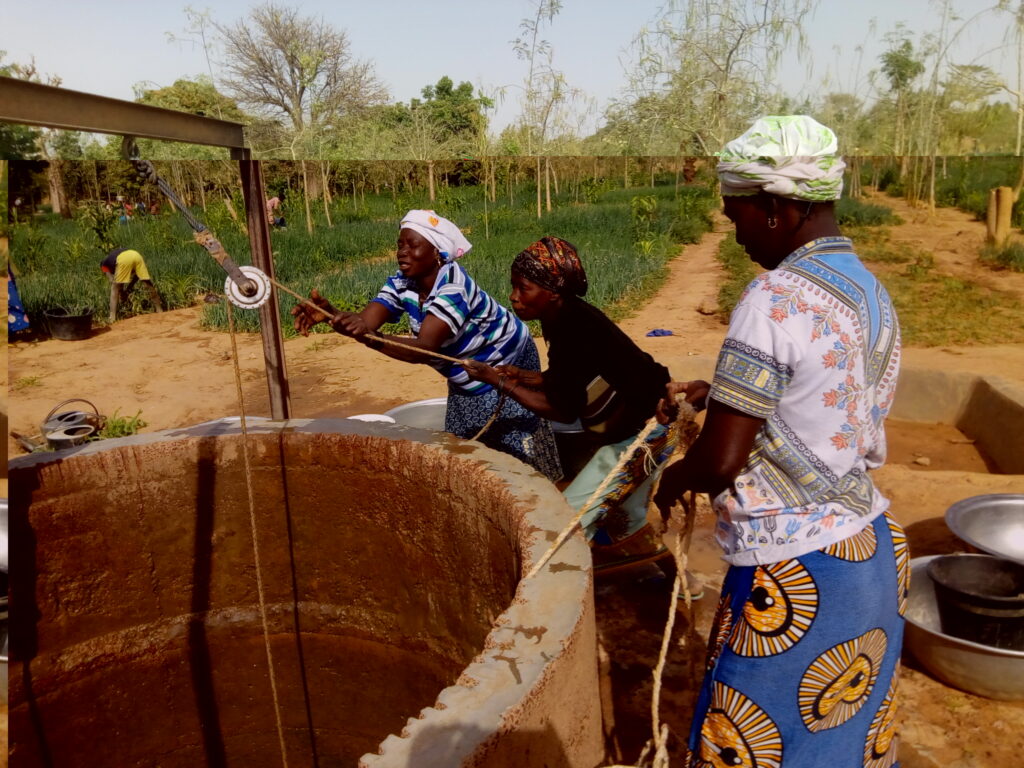 femmes-au-puits-amelioration-conditions-de-vie-karma-burkina-faso